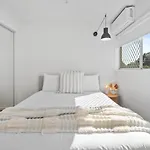 The Surfers\' Loft - A Calm Coastal Pad By The Beach