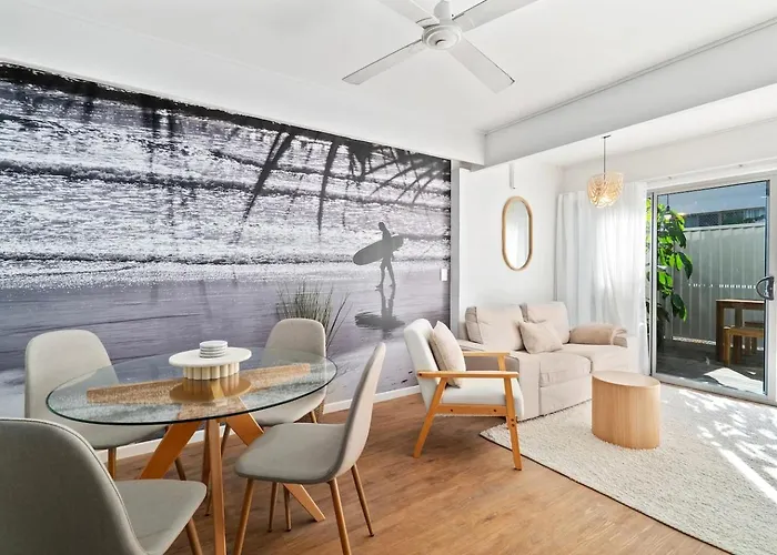 The Surfers\' Loft - A Calm Coastal Pad By The Beach