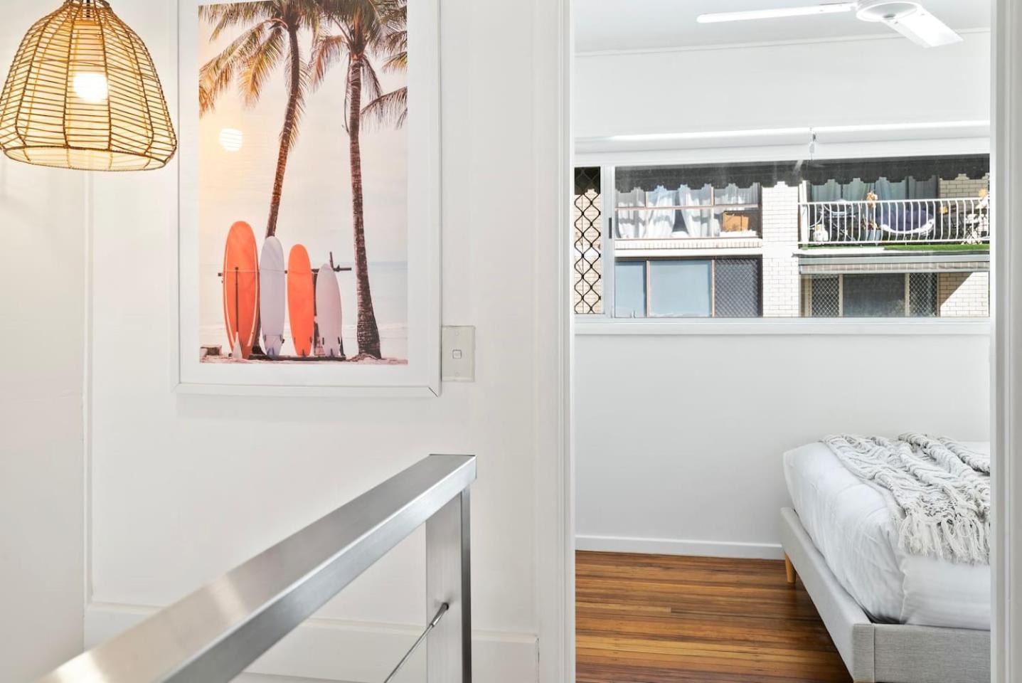 Apartment The Surfers' Loft - A Calm Coastal Pad By The