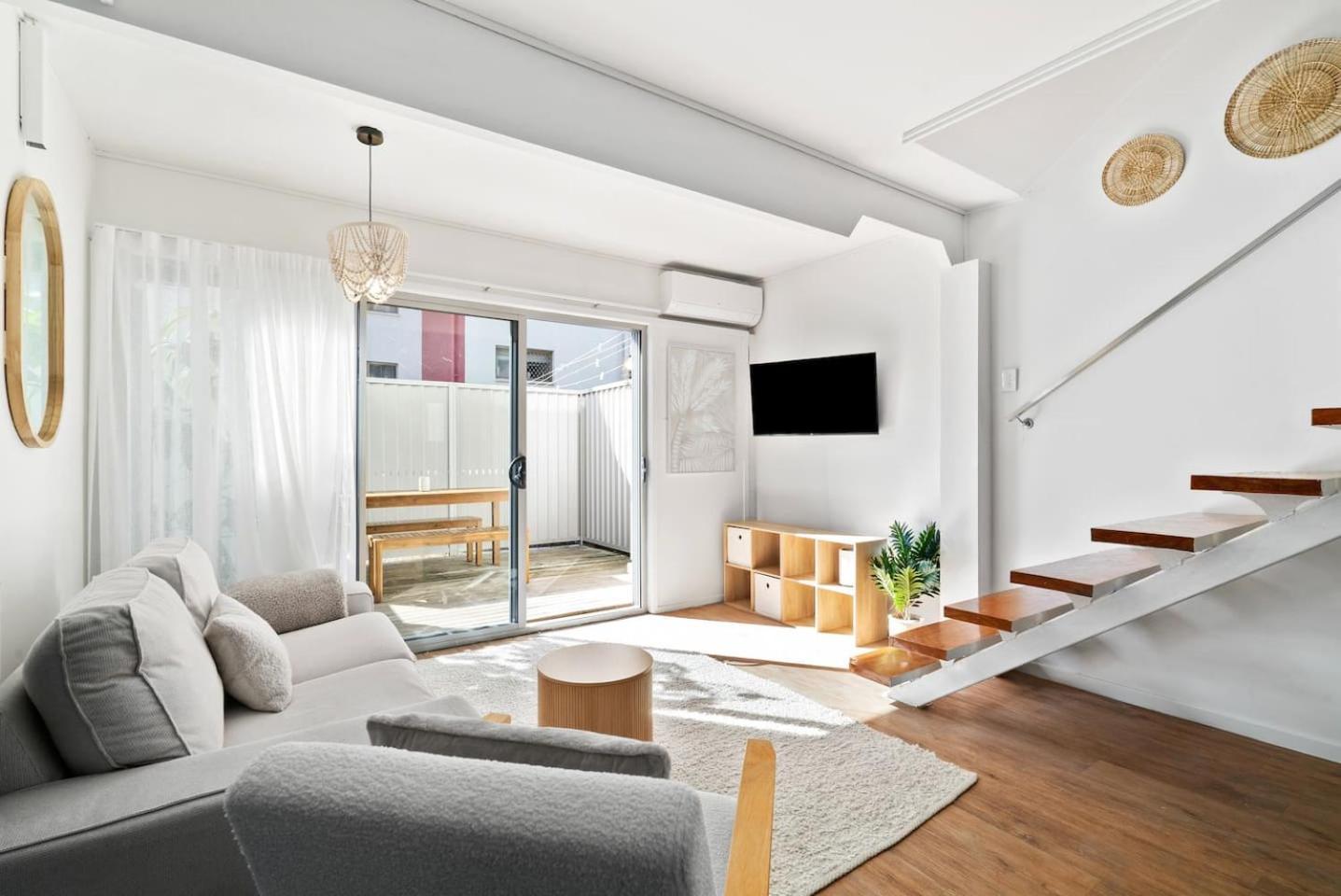 The Surfers' Loft - A Calm Coastal Pad By The