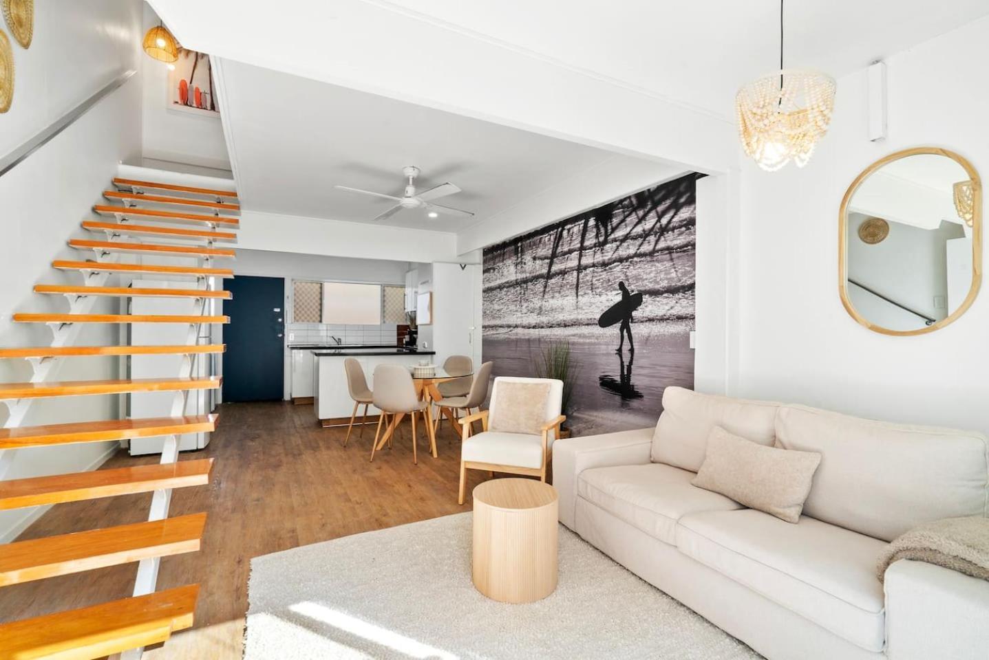The Surfers' Loft - A Calm Coastal Pad By The Gold Coast