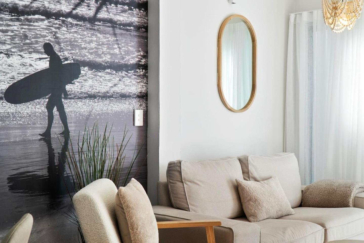 The Surfers' Loft - A Calm Coastal Pad By The Apartment