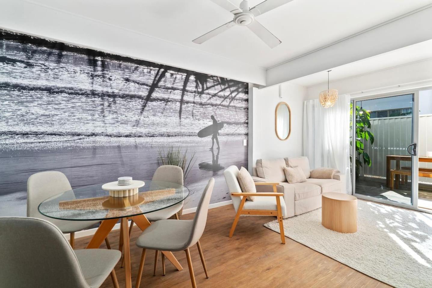 Apartment The Surfers' Loft - A Calm Coastal Pad By The